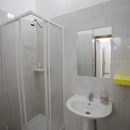 Dimora Hostel *